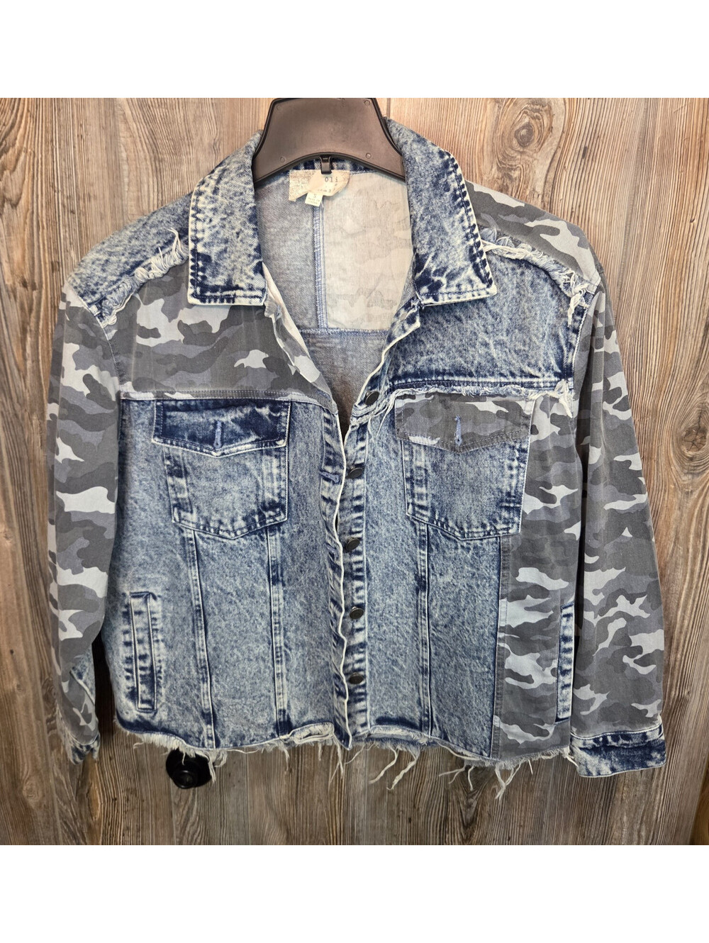 Oli + Hali Oversized Acid Wash Denim Jacket with Gray Camo Accent Wmn Size Small
